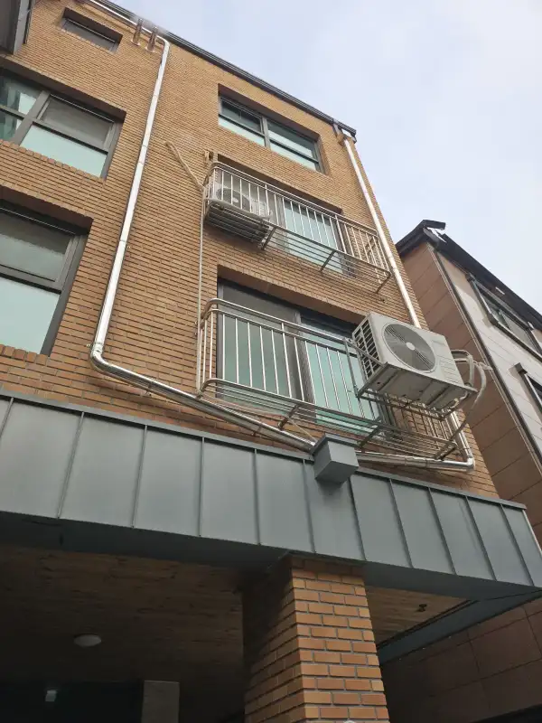 선홈통 교체 공사 — 부분 교체 진행 중 현장